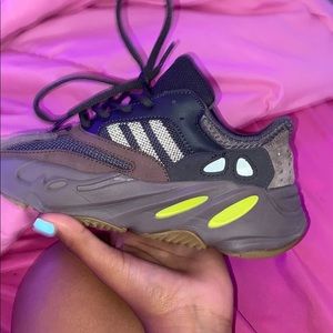 YEEZY 700